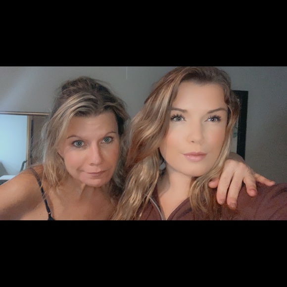 Meet your Posher, Amy Jo - Picture 6 of 6